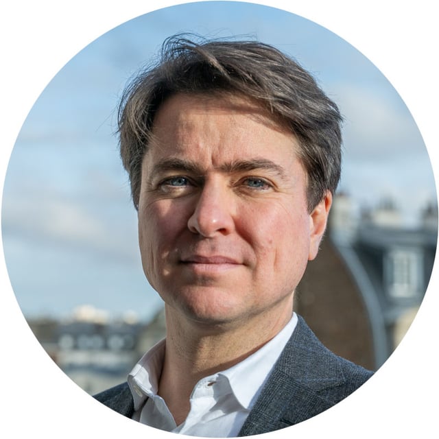 Professional portrait of luxury real estate agent in natural light, showcasing expertise and trustworthiness for high-end property rentals and premium real estate services.