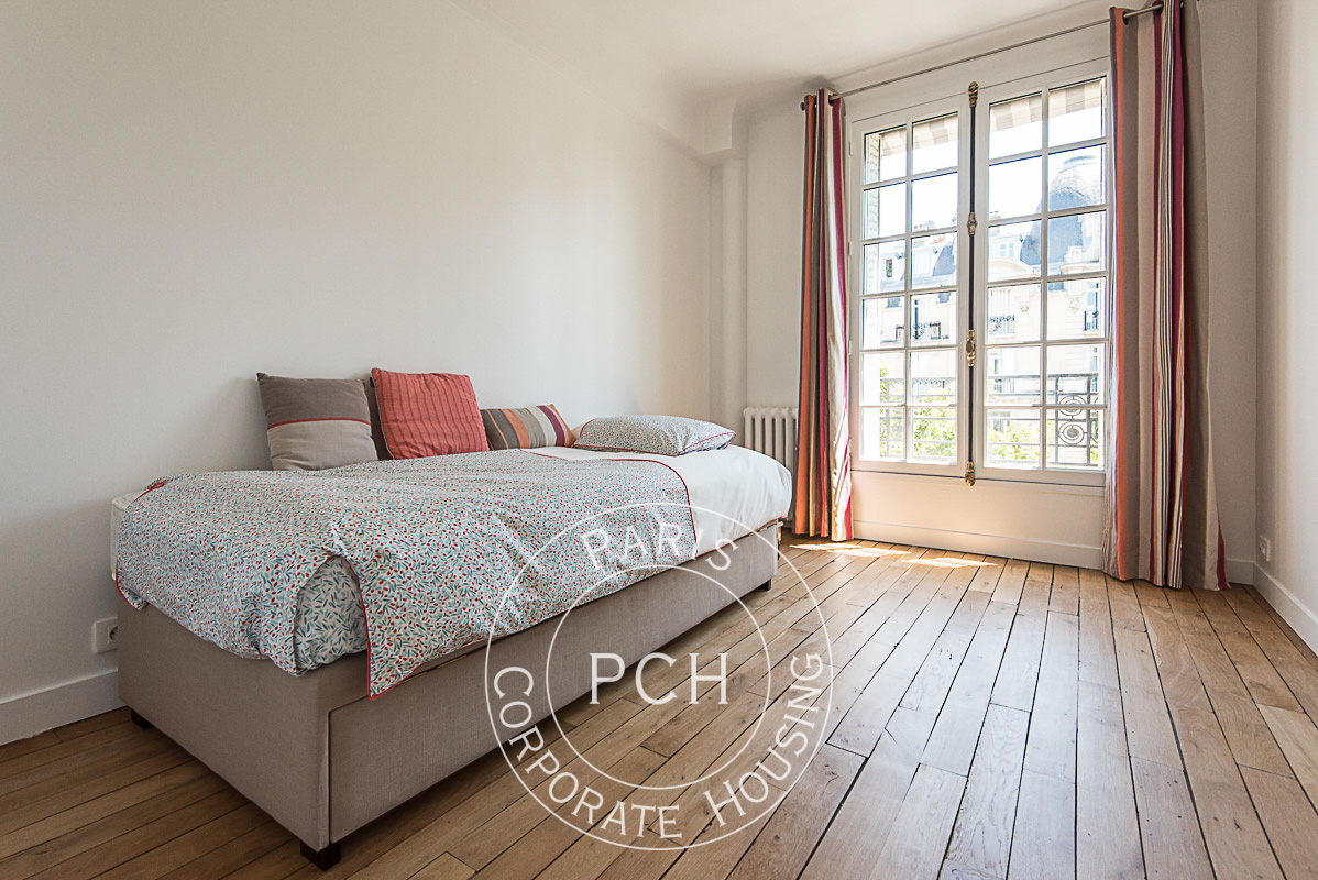 Avenue de la MottePicquet 2 Bedrooms Furnished